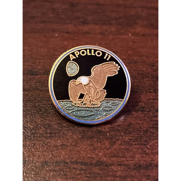 Apollo 11 Mission Insignia‎ Moon Landing Space Shuttle NASA Lapel Hat Pin - Picture 1 of 3